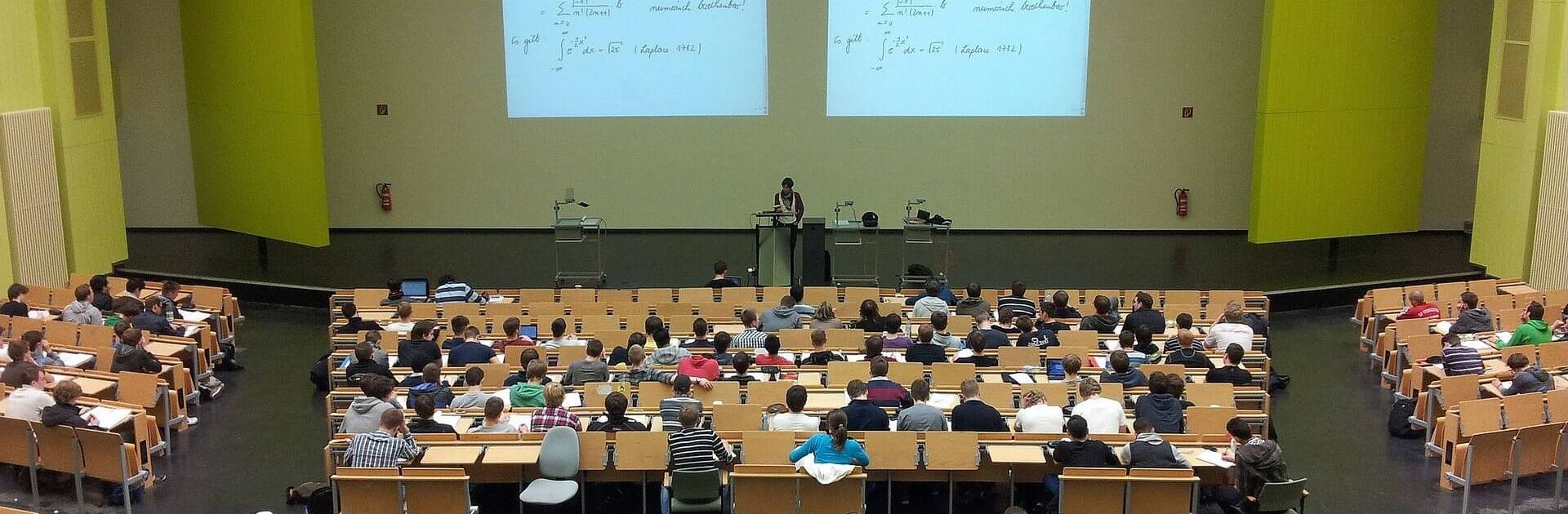Universität Vorlesesaal Schaltschrankbau