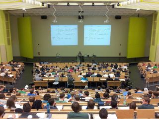 Universität Vorlesesaal Schaltschrankbau